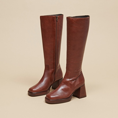 Platform boots in aged brown leather