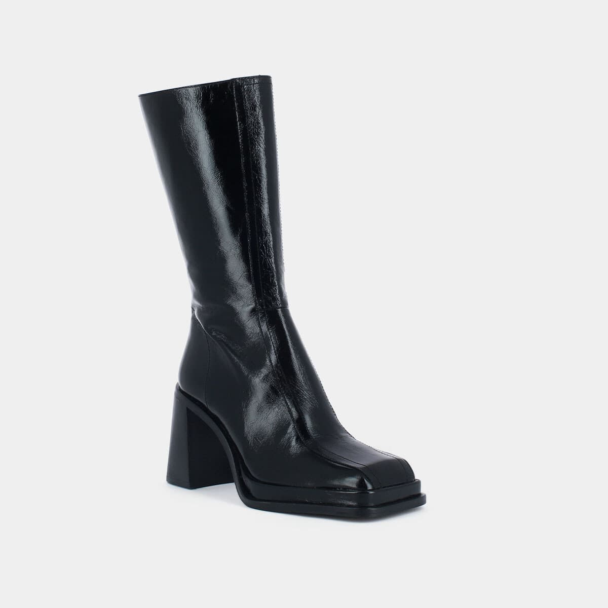 Boots with heel, platform and square toe in glazed black leather