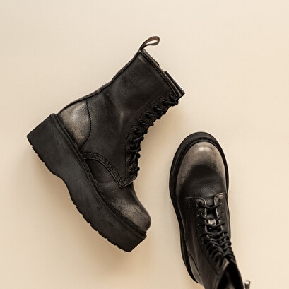 Platform boots with laces in grey aged leather