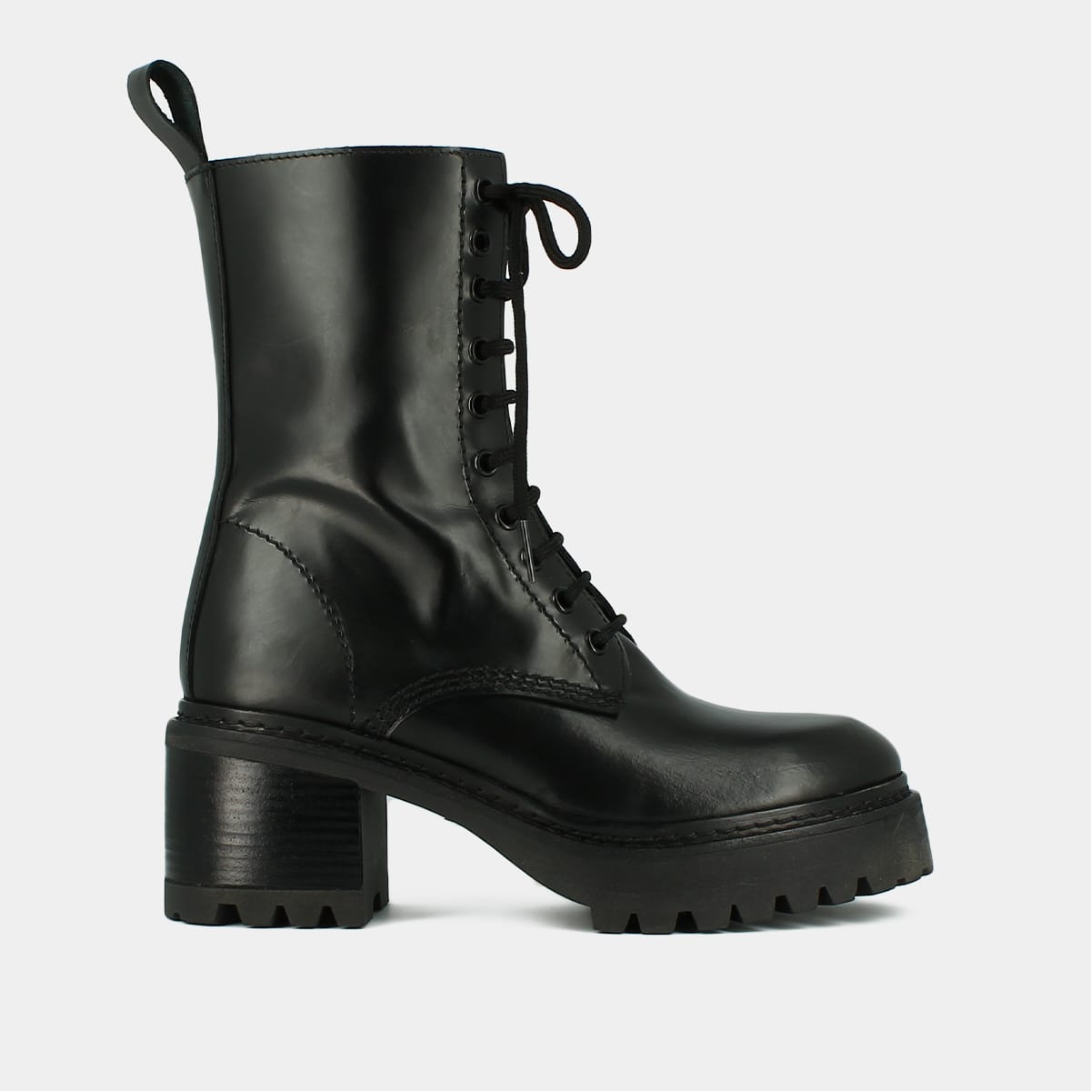 Platform boots with laces in black glossy leather