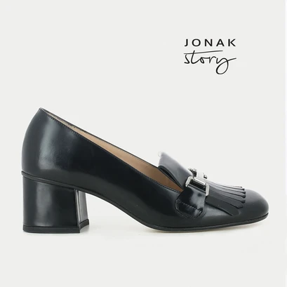 Black moccasins with heel, bit-style bar and fringed tab | valvi