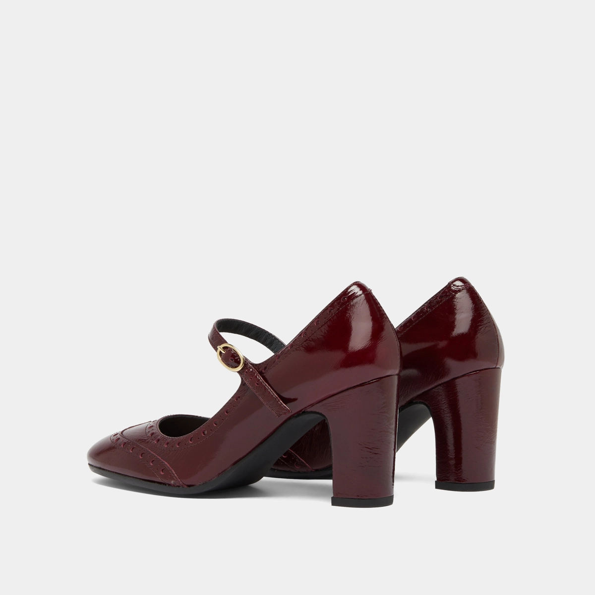 Heeled Mary Jane and perforated details in burgundy shiny leather | DIRIOS