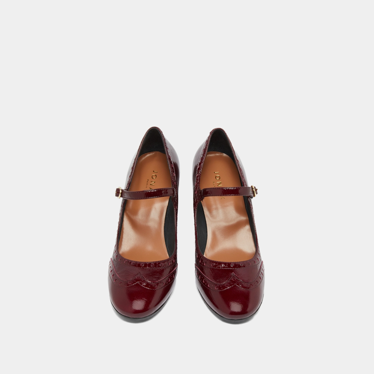Heeled Mary Jane and perforated details in burgundy shiny leather | DIRIOS