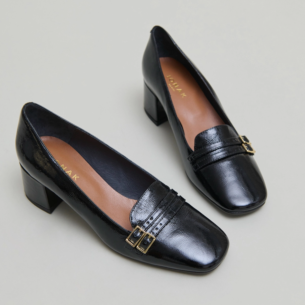 Heeled ballet flats in black pleated patent | DENARIO