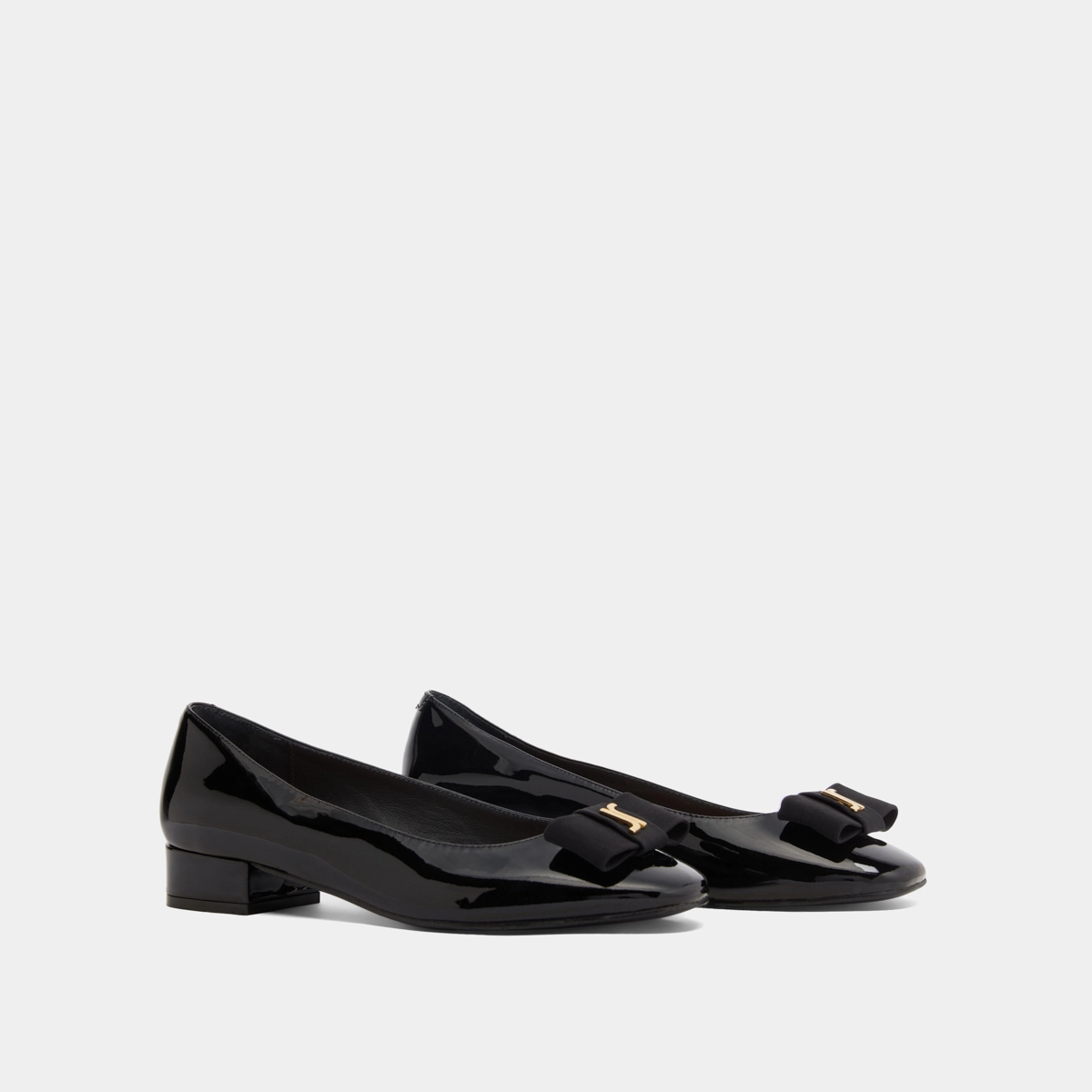 Ballet flats with bow and monogram in black patent | DAMIA