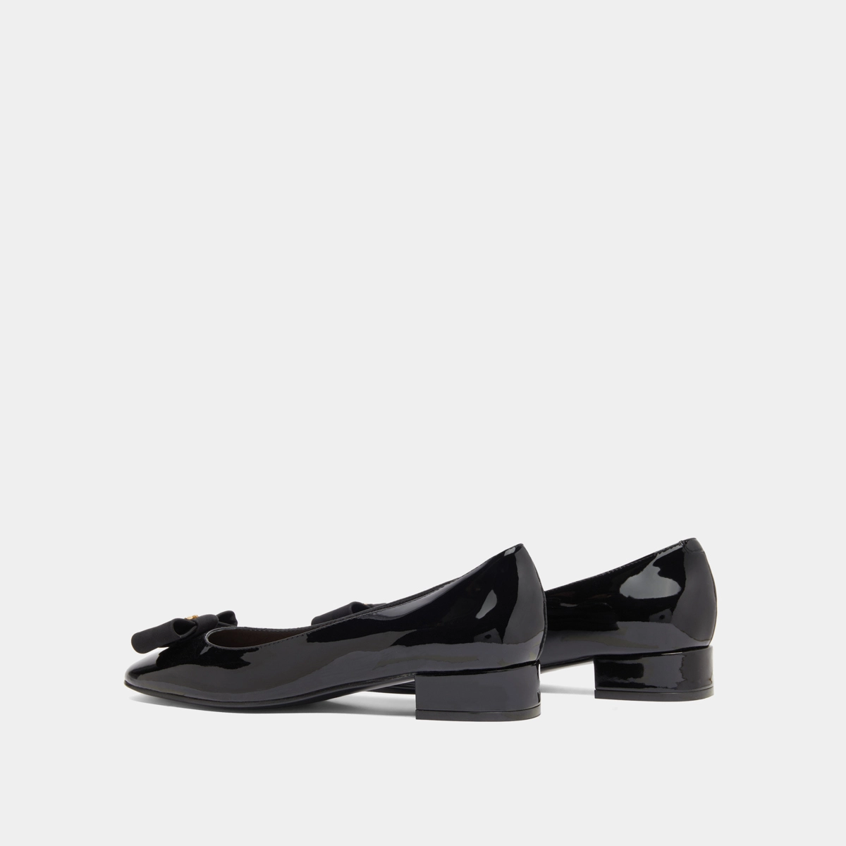 Ballet flats with bow and monogram in black patent | DAMIA