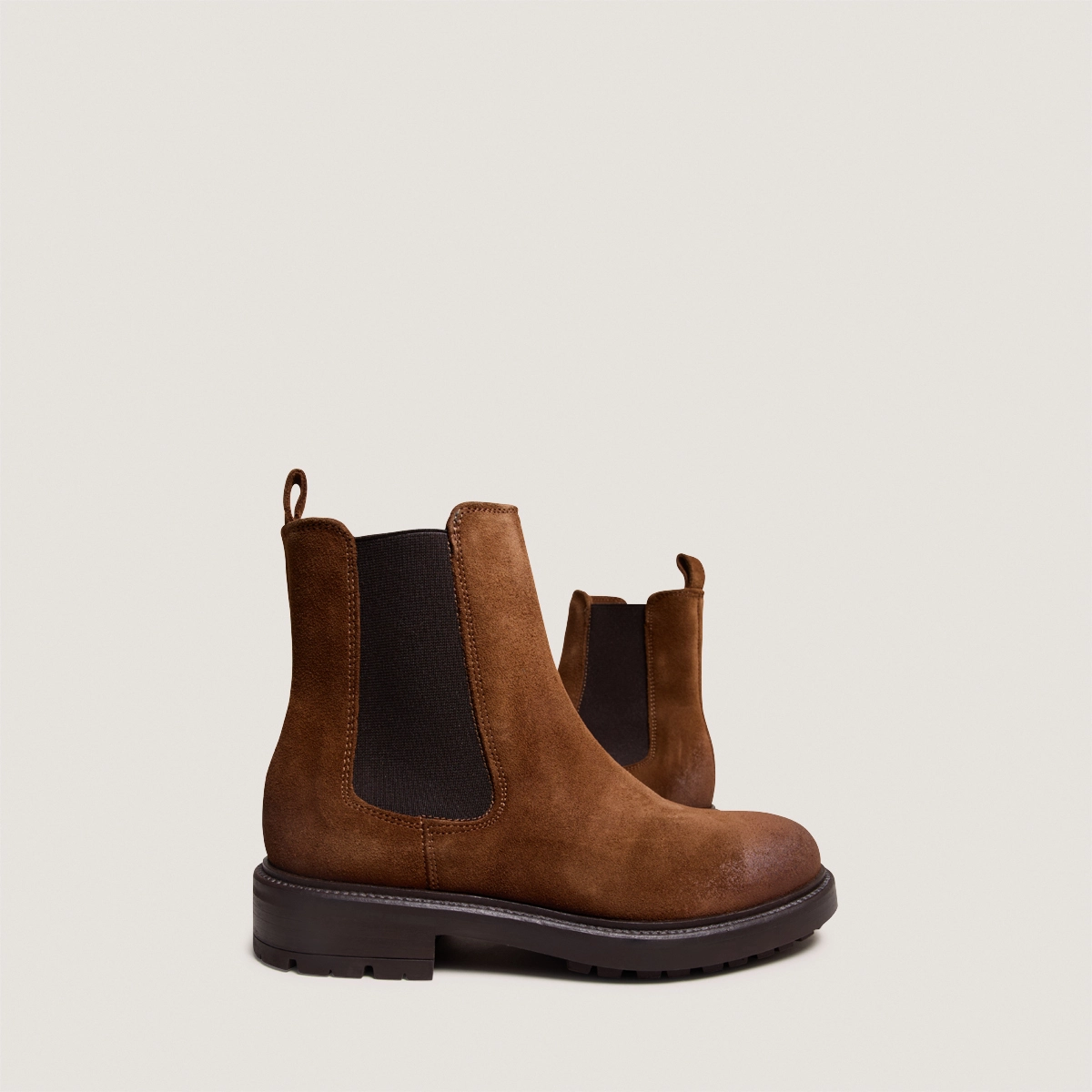 Lowboots with elastic straps and notched soles in cognac suede | CELINA