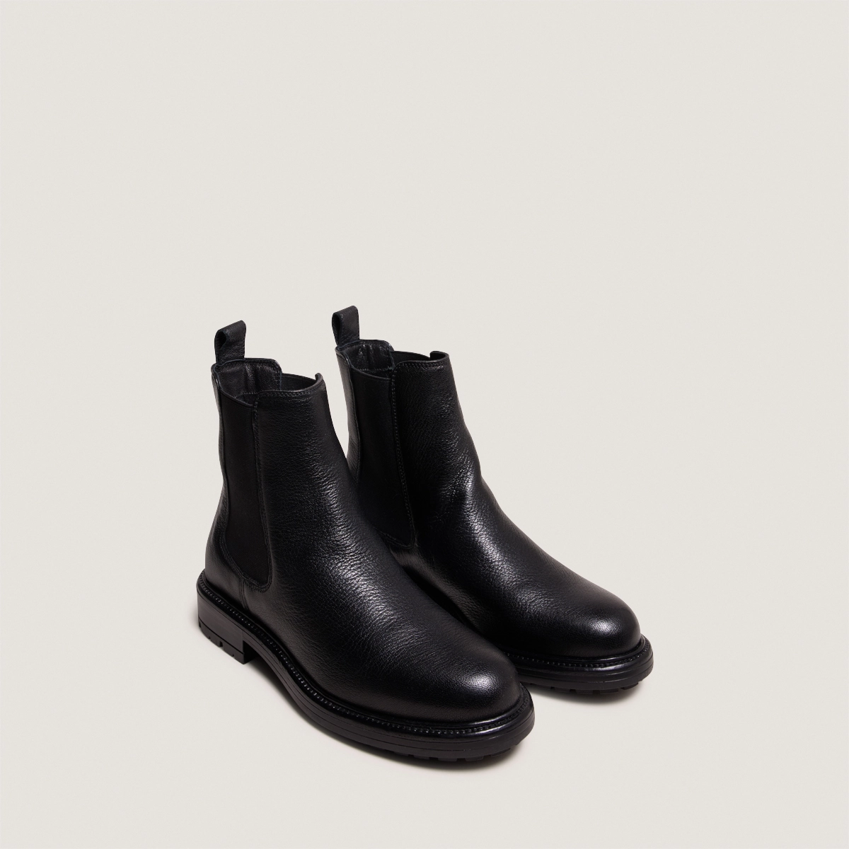 Lowboots with elastic straps and notched soles in black grained leather | CELINA