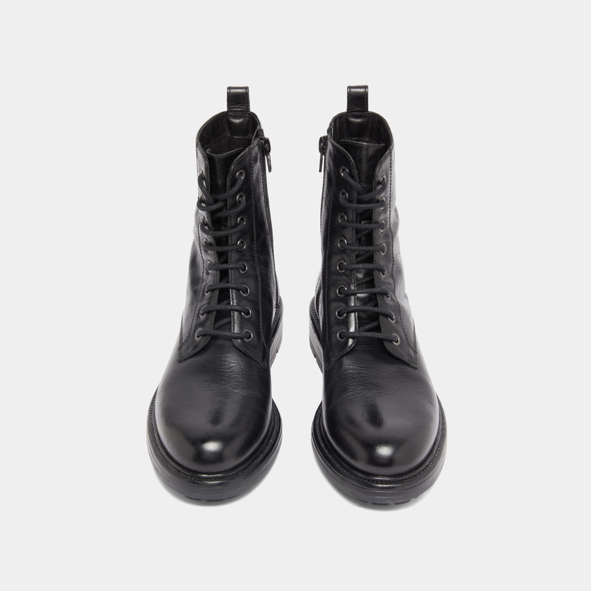 Lowboots with laces and notched soles in black leather | CELIMENE