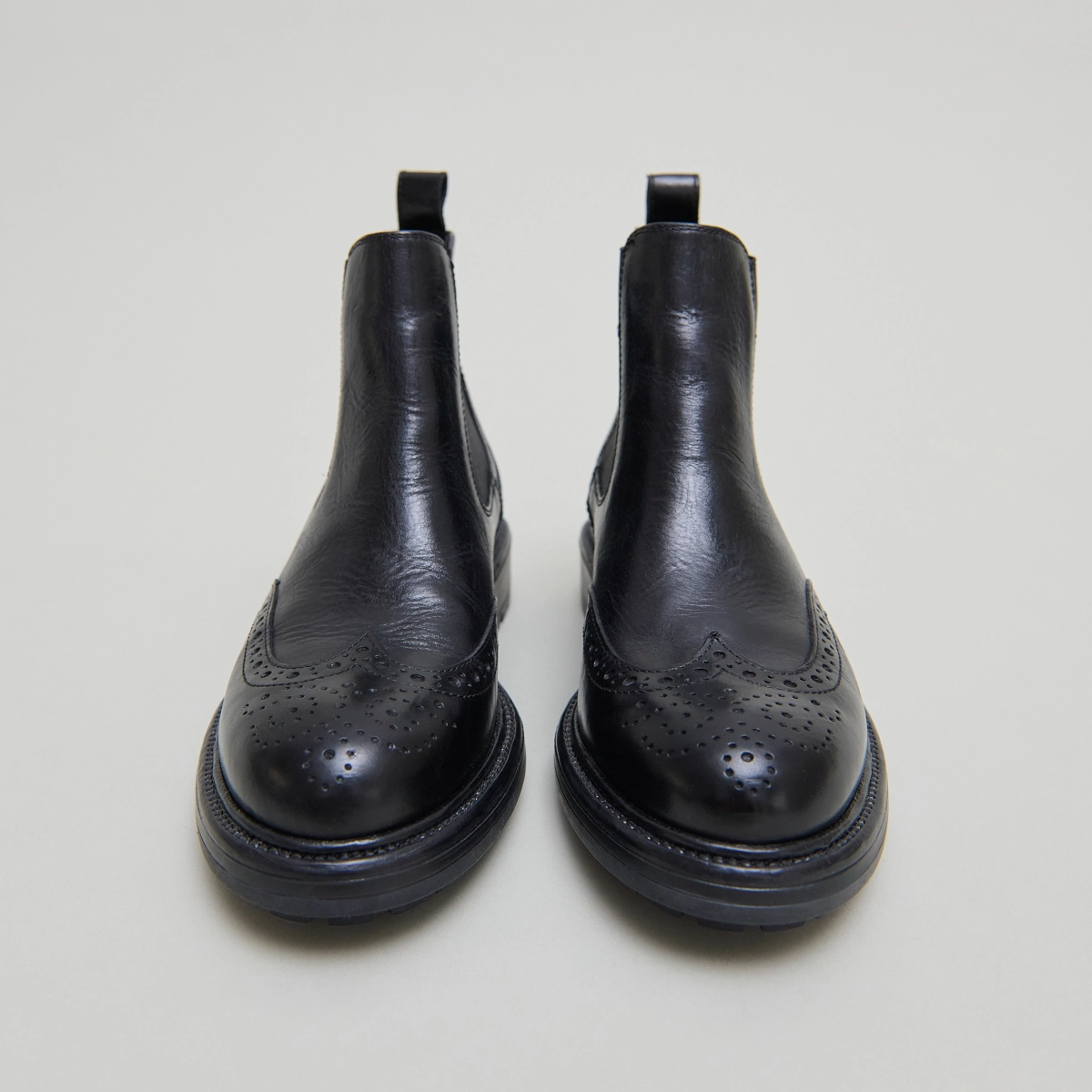 Lowboots with notched soles in black leather | CELIA