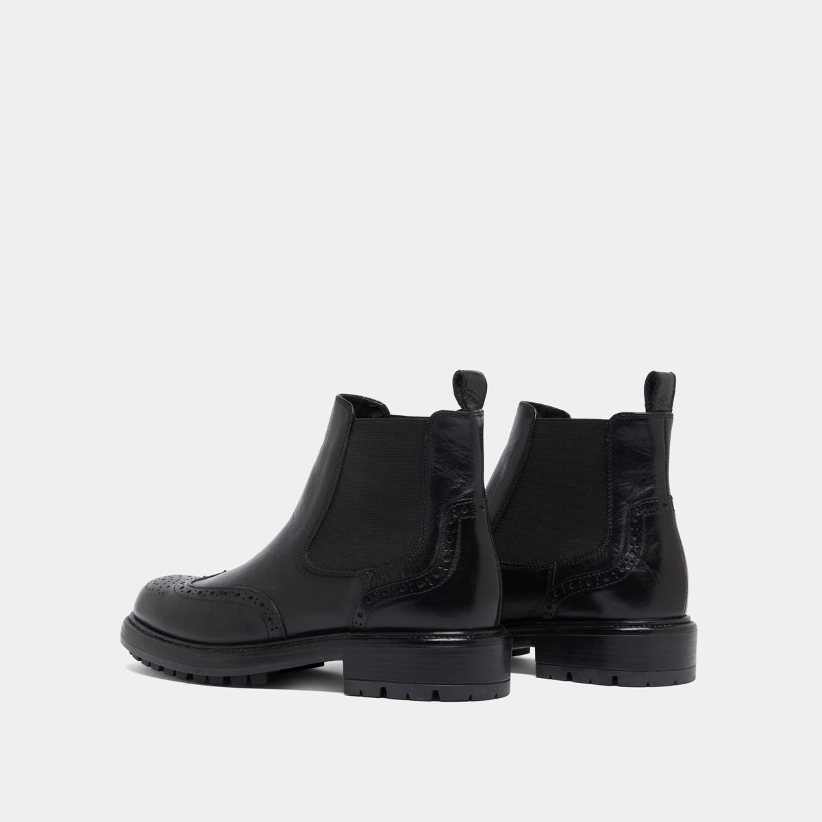 Lowboots with notched soles in black leather | CELIA