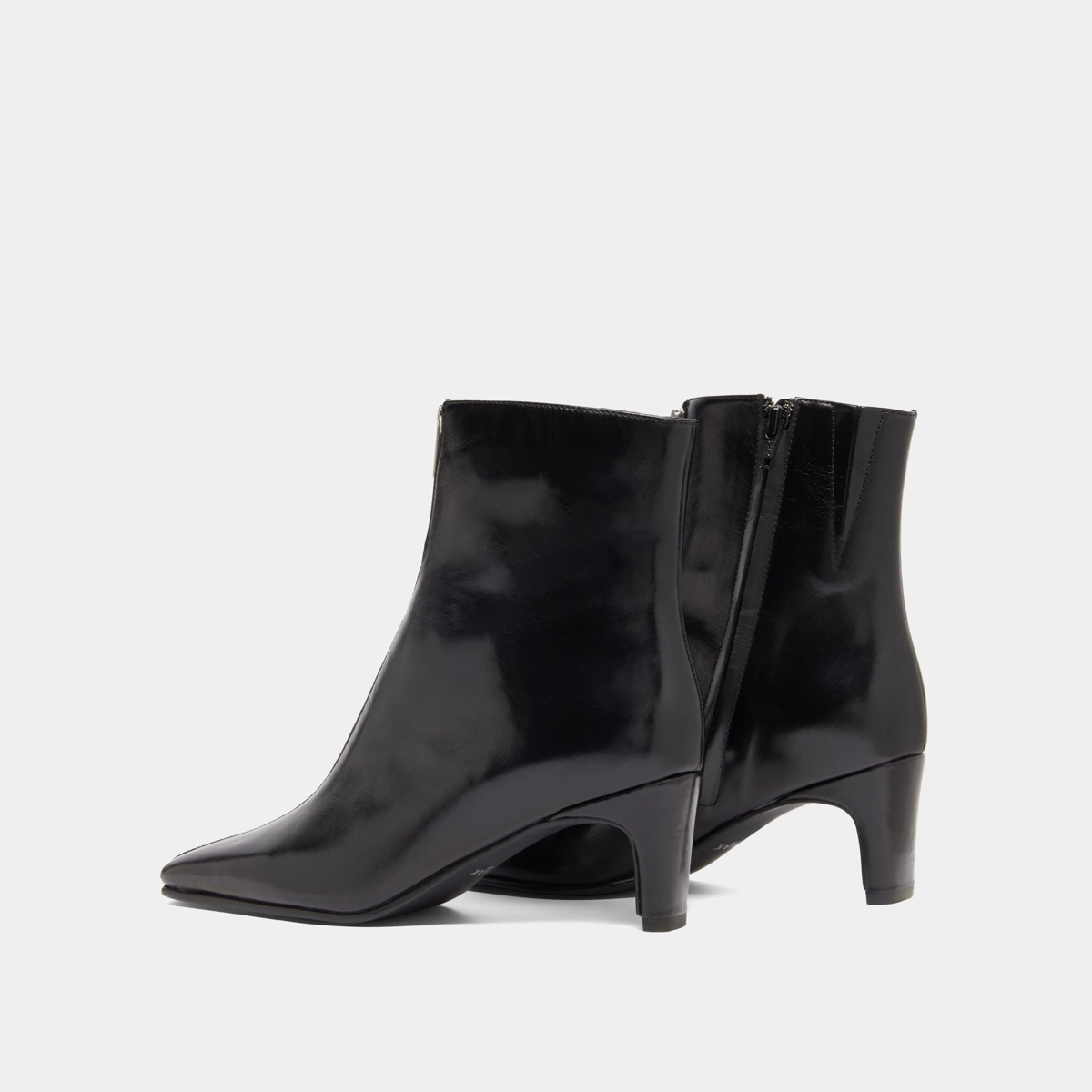Heeled ankle boots with front zippers in black leather | DANZA