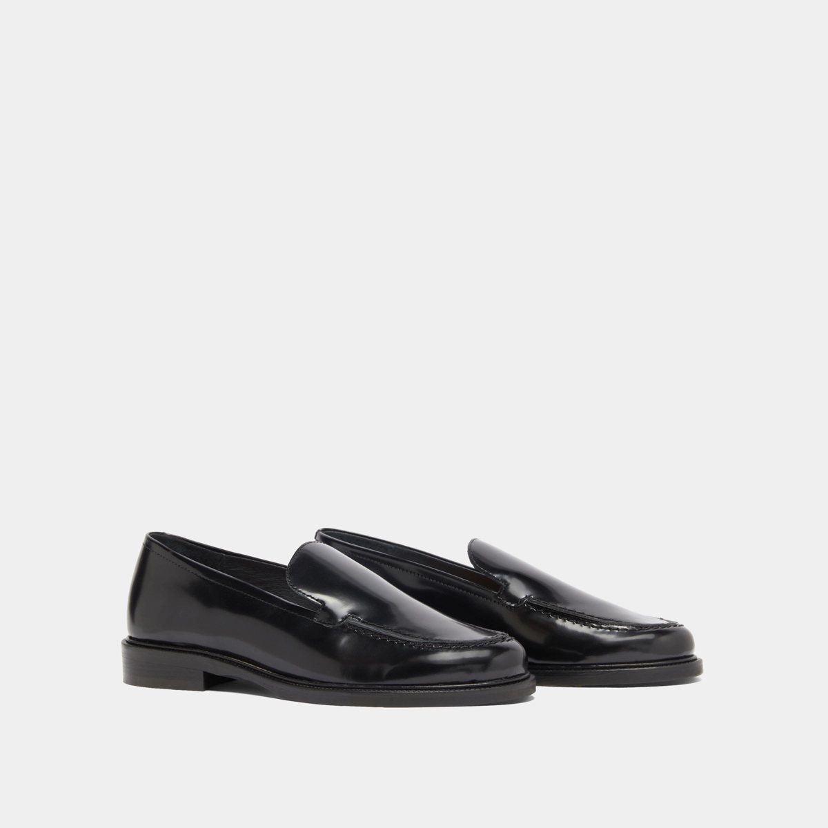 Round-toed loafers in black glazed leather | DIRNO