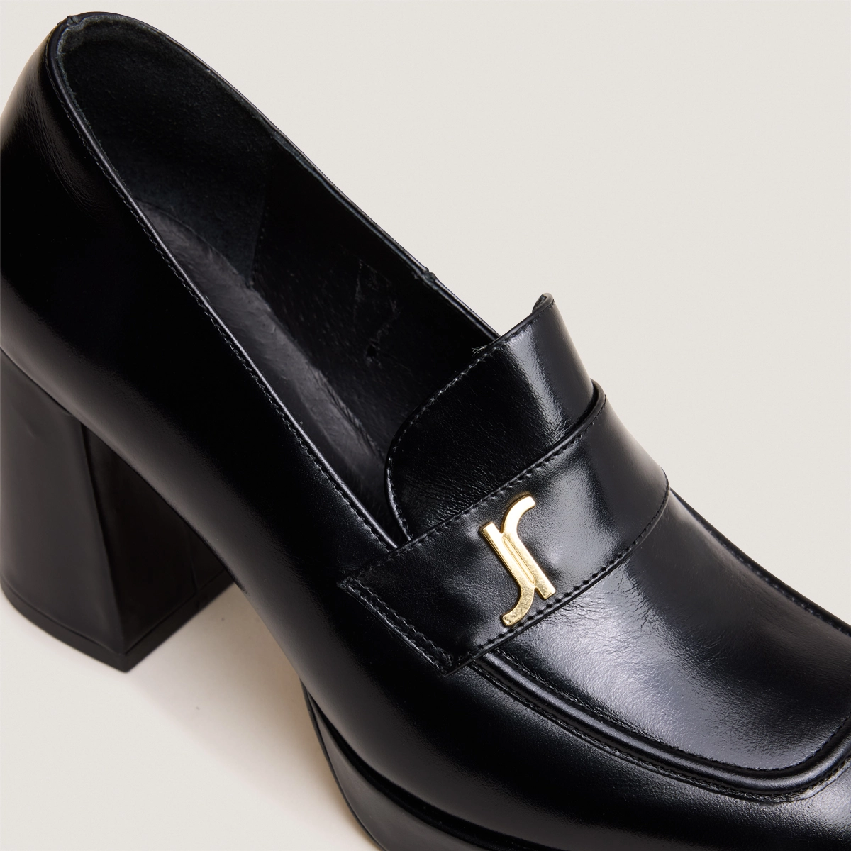 Monogrammed loafers in black leather | VIOLON