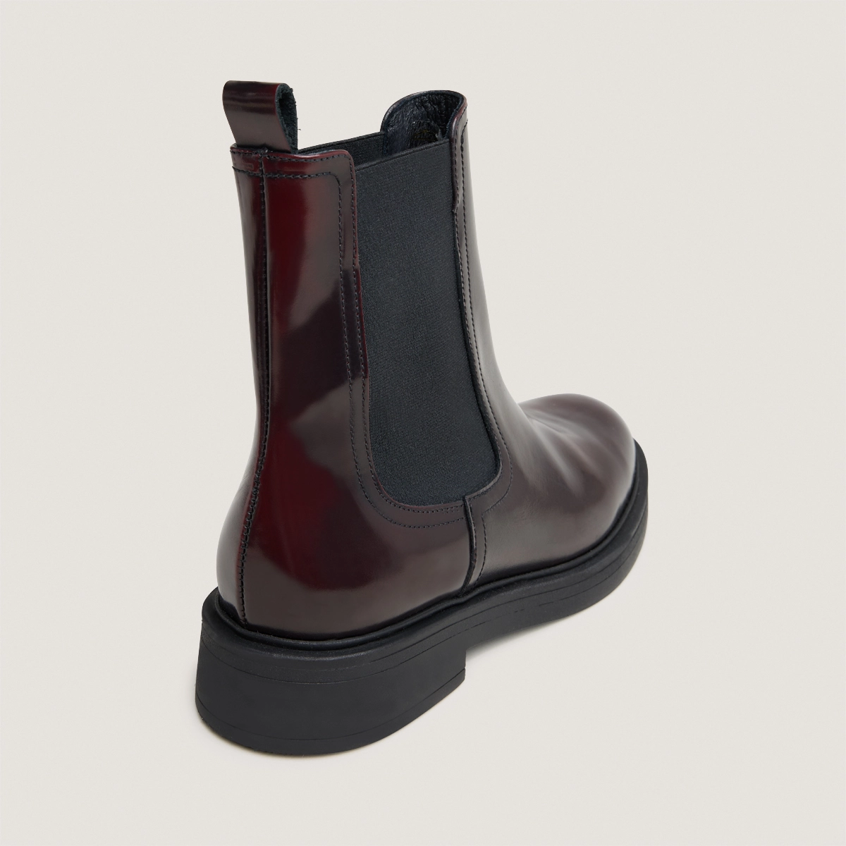 Lowboots with pointed toes in burgundy patinated leather | AGEN