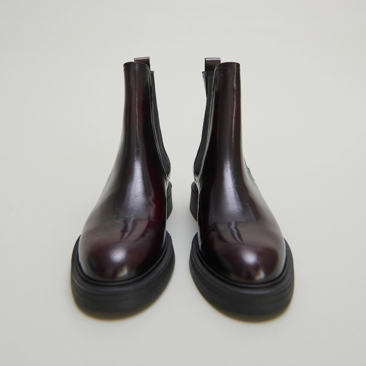 Lowboots with pointed toes in burgundy patinated leather | AGEN
