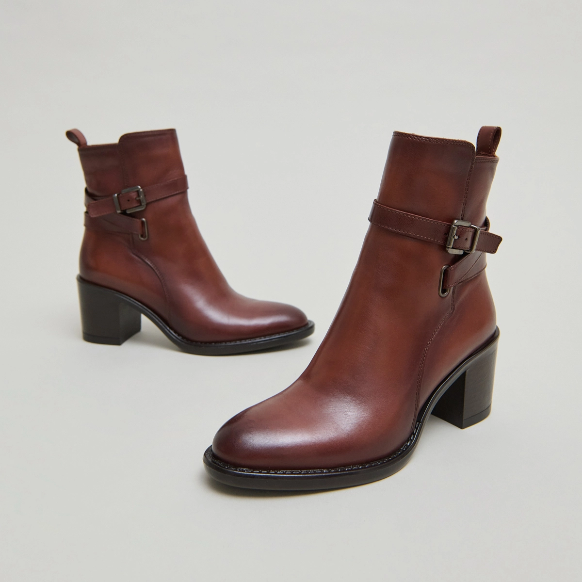 Heeled ankle boots and buckles in cognac patinated leather | CAJOU