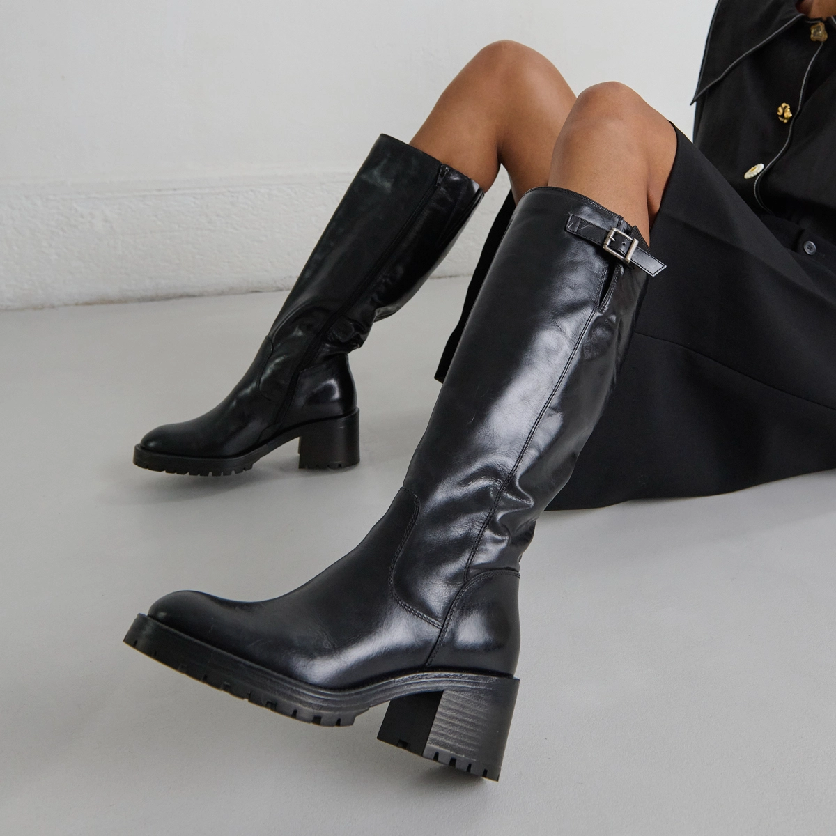 Boots with notched soles in black leather | CECILIEN