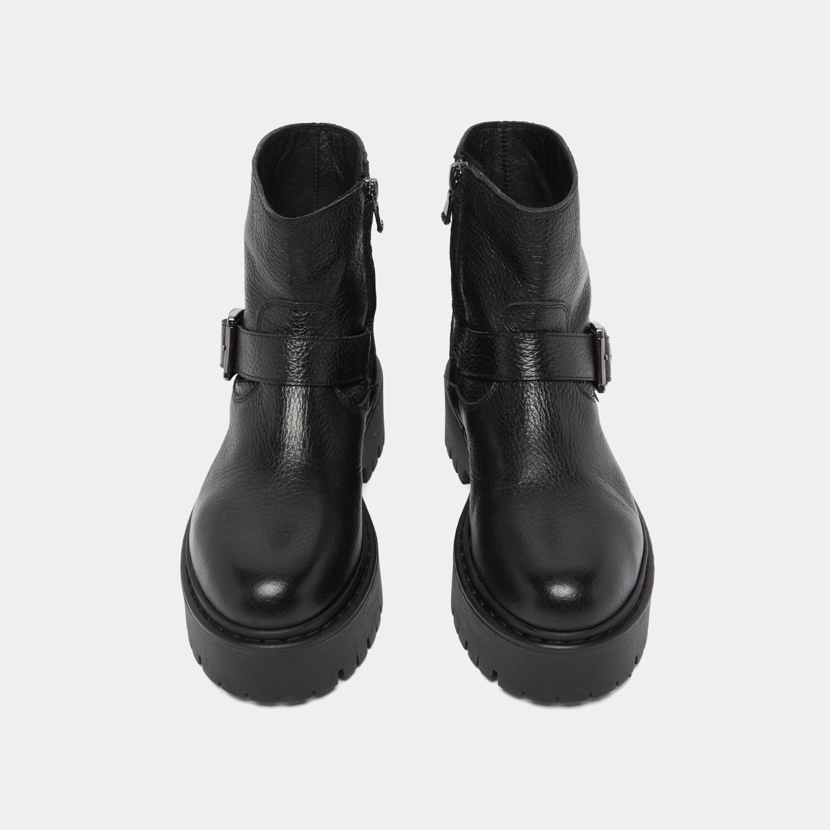 Lowboots with notched soles and buckles in black grained leather | RANA