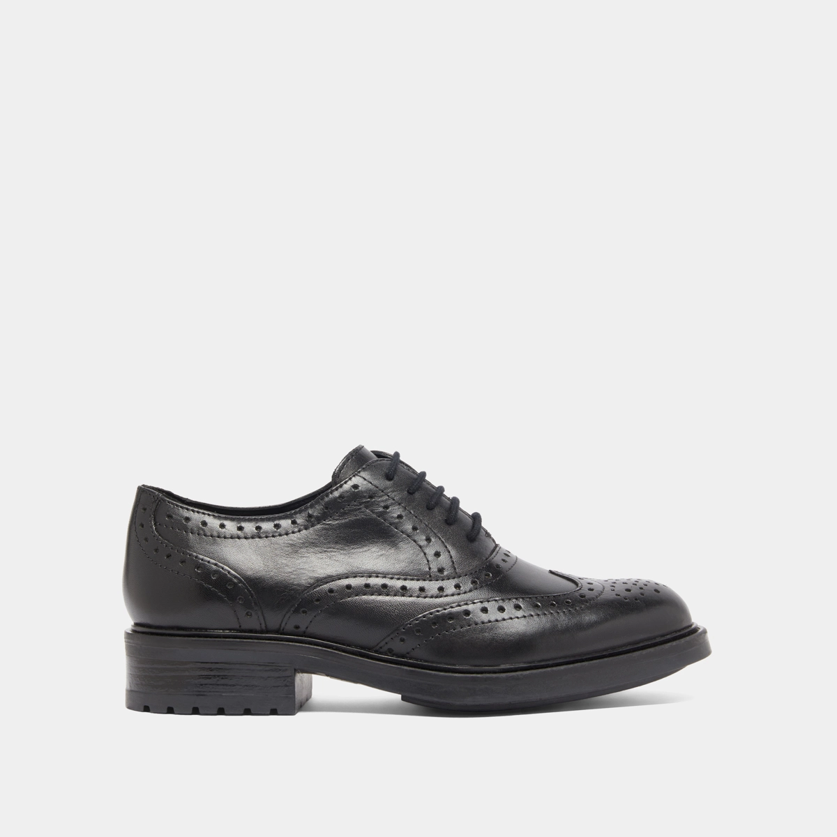 Richelieus with openwork details in black leather | GAD