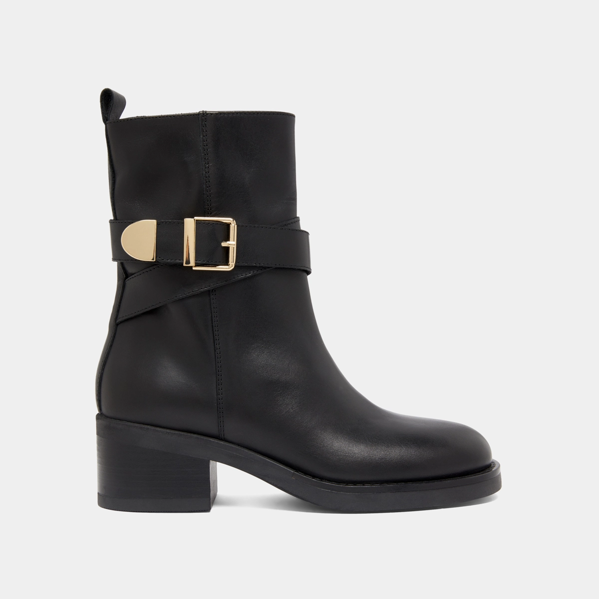 Buckle ankle boots in black leather | IMA