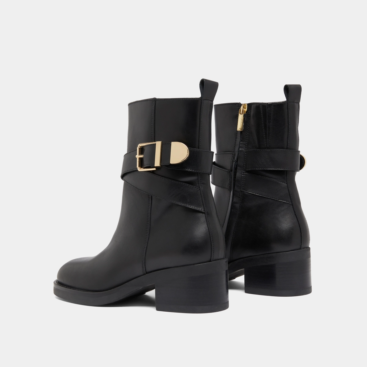 Buckle ankle boots in black leather | IMA
