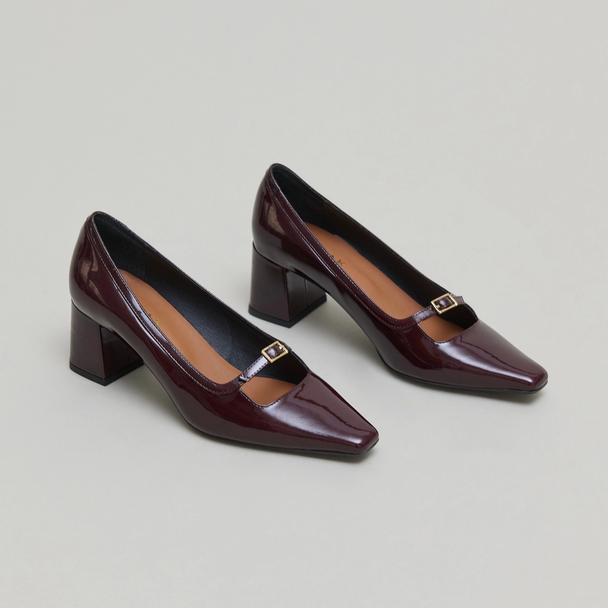 Heeled Mary Jane with pointed toes in burgundy patent | DIOLA