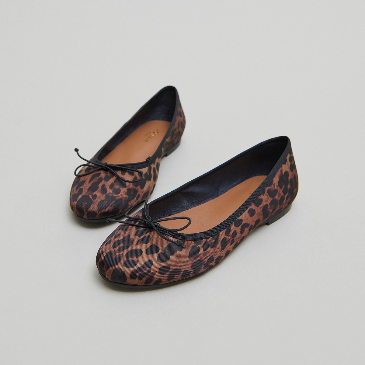 Ballet flats with laces in brown leopard textile | DELFINA