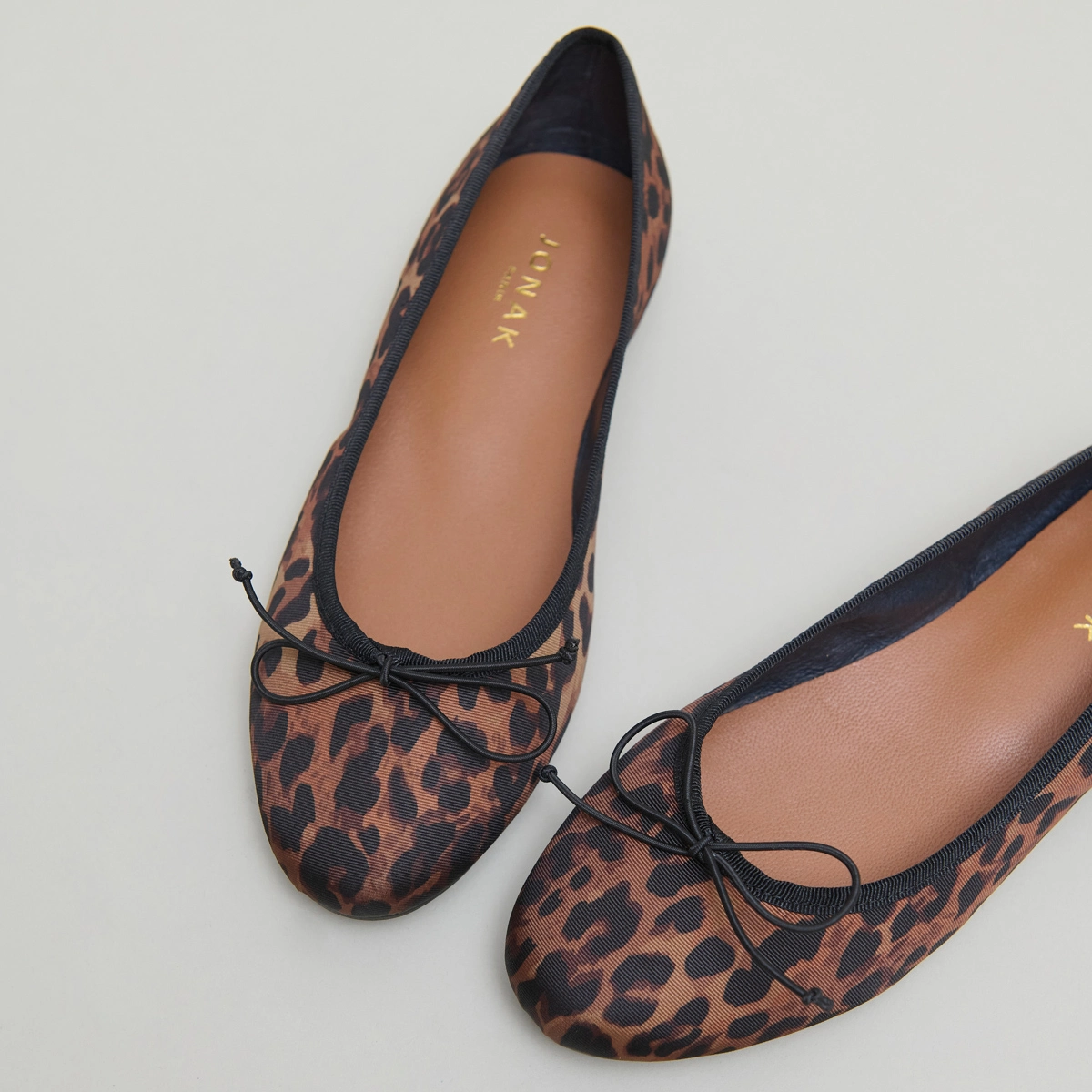 Ballet flats with laces in brown leopard textile | DELFINA