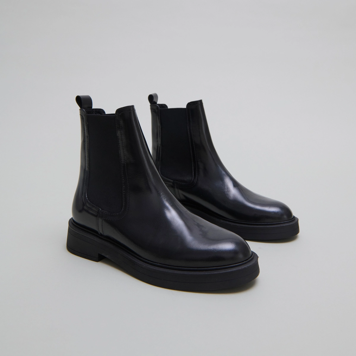 Lowboots with rounded toes in grey glazed leather | AGEN