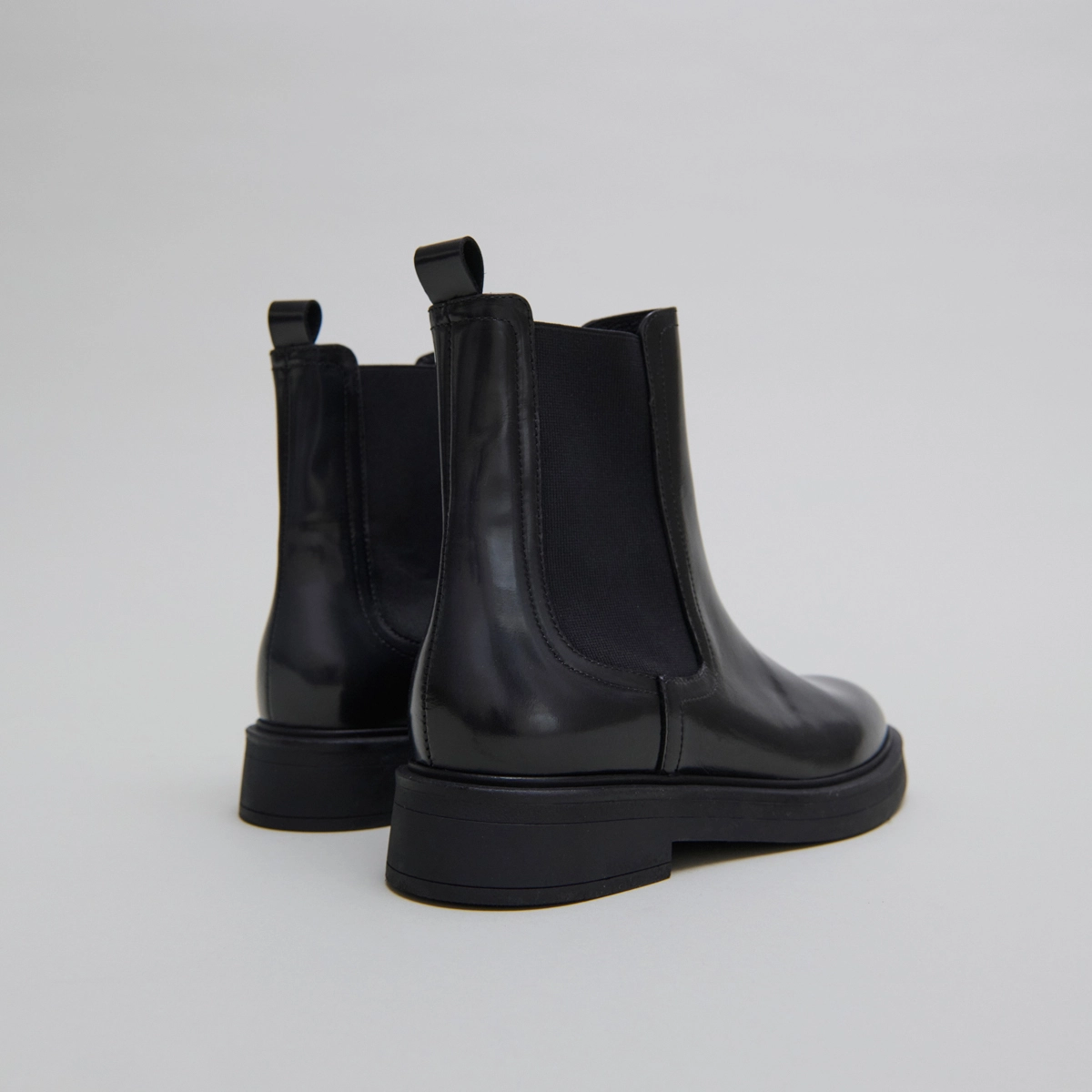 Lowboots with rounded toes in grey glazed leather | AGEN