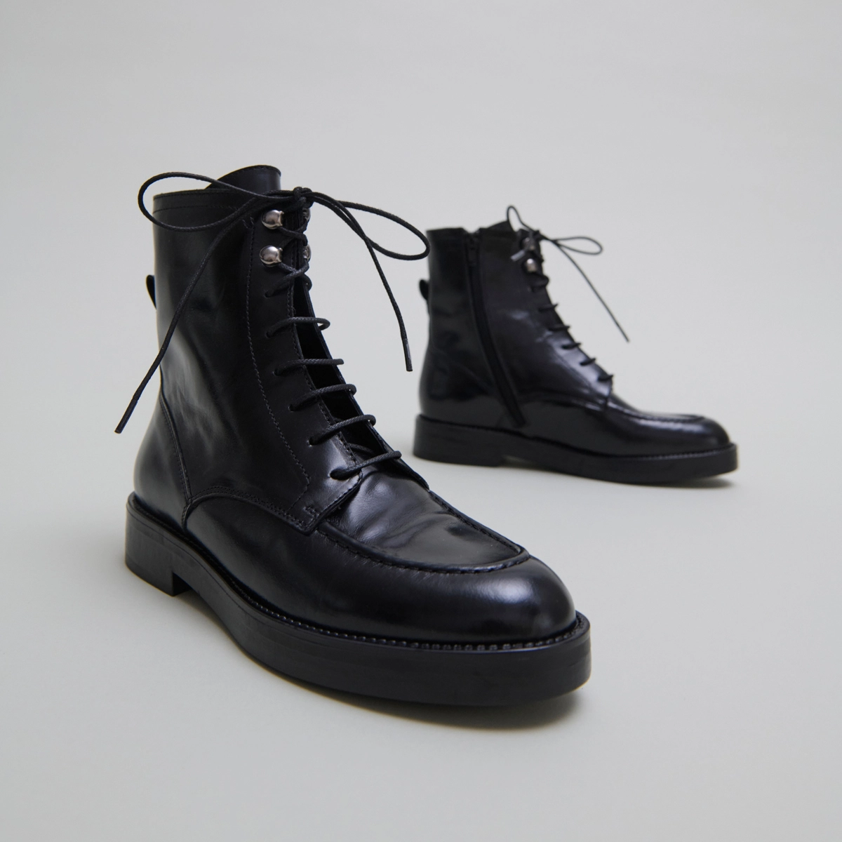 Lowboots with laces in black leather | ALIDA