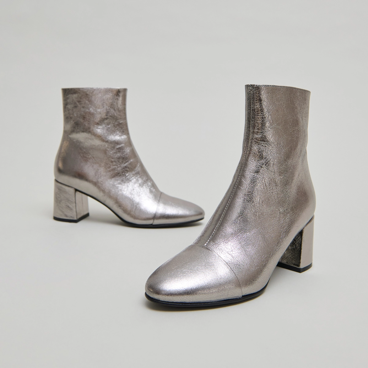 Heeled ankle boots in dark metallic leather | DONIAMA