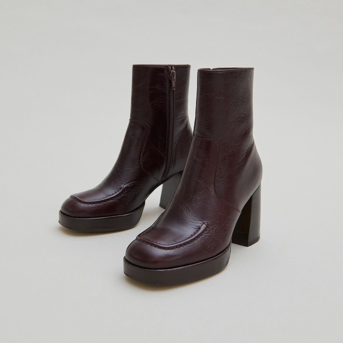Heeled ankle boots with square toes in chocolate distressed leather | VERONICA