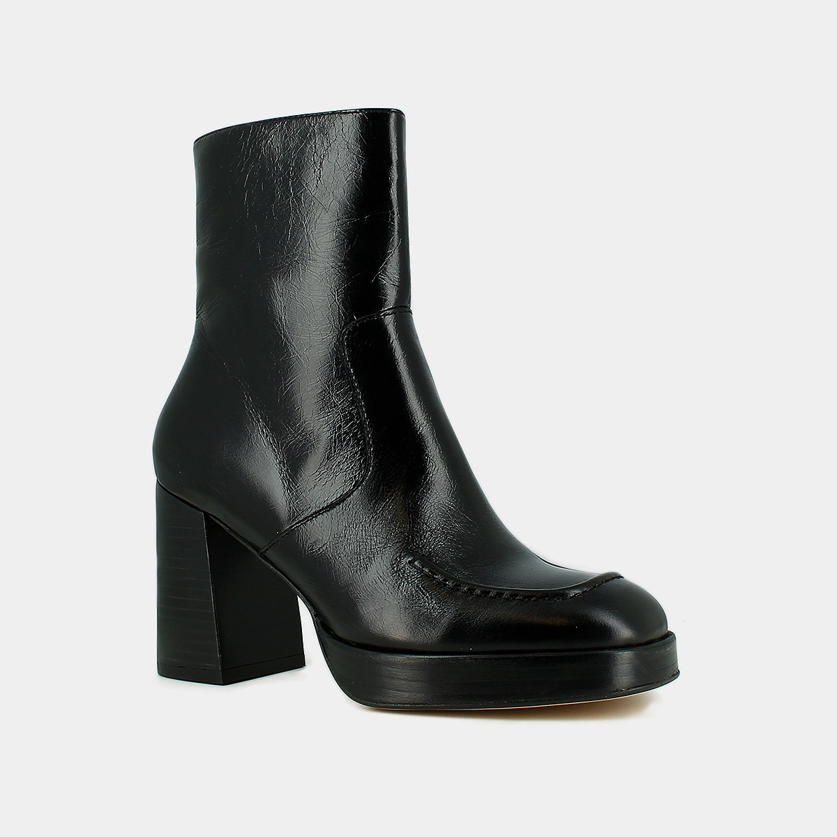 Heeled ankle boots with square toes in black distressed leather | VERONICA