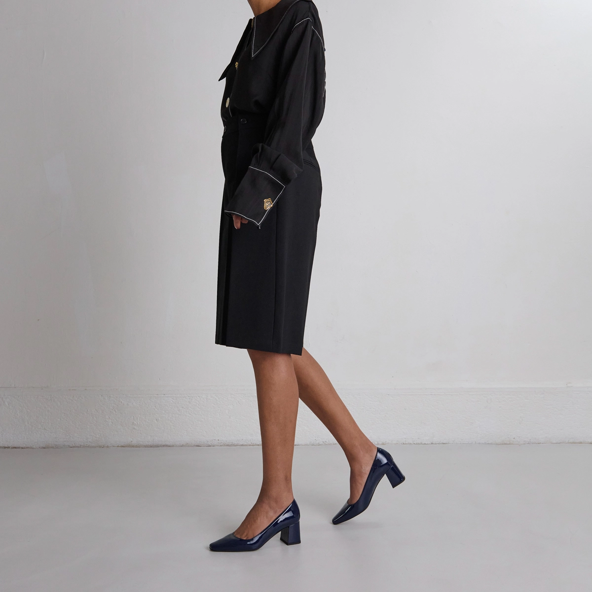 Heeled pumps in blue patent | DULINA