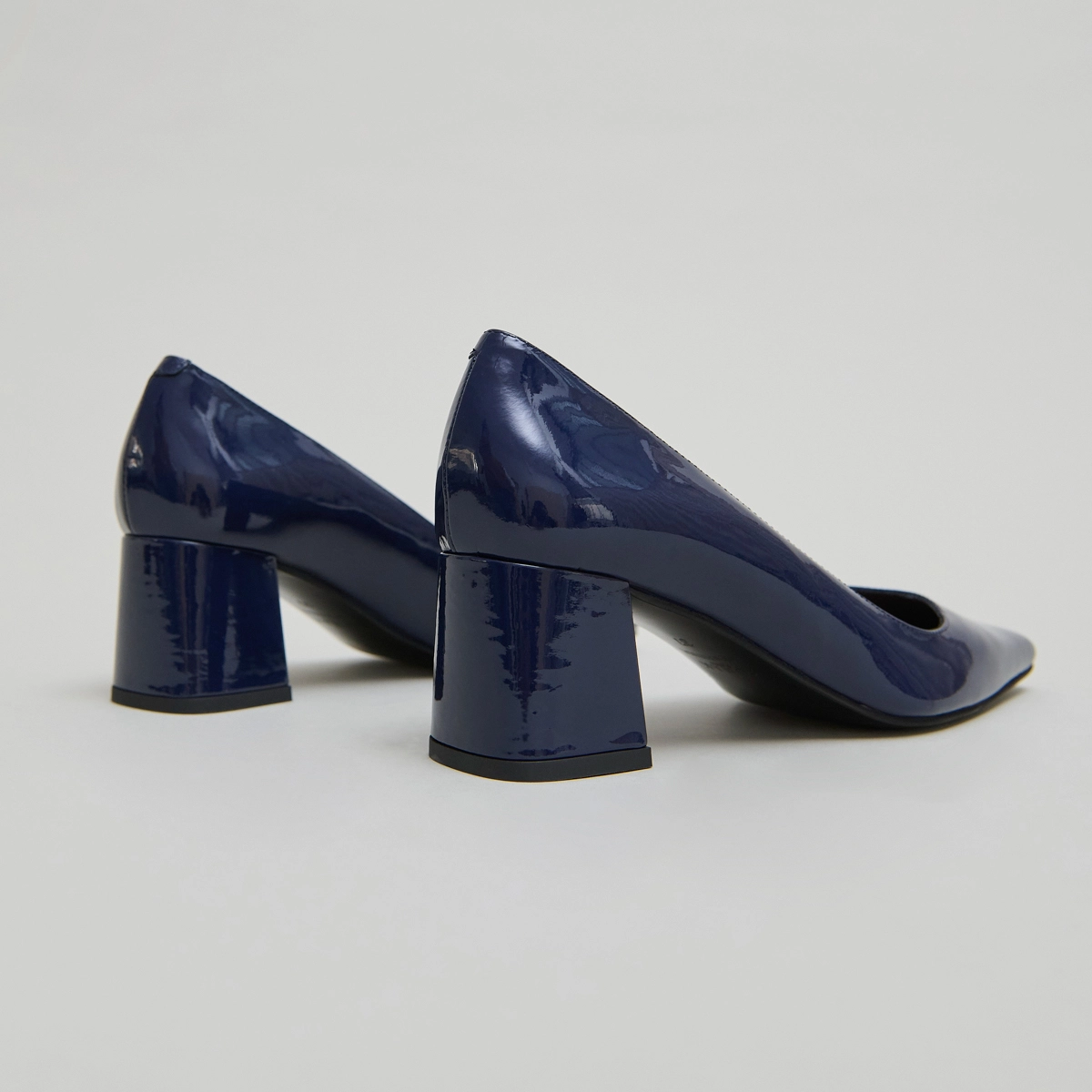 Heeled pumps in blue patent | DULINA