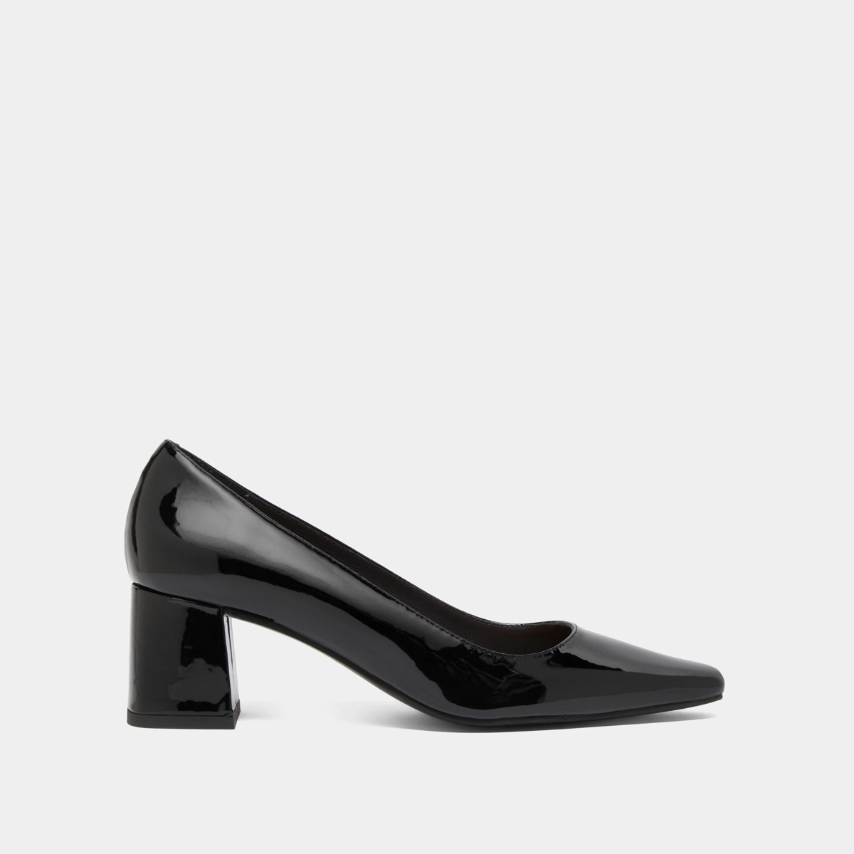Heeled pumps in black patent | DULINA