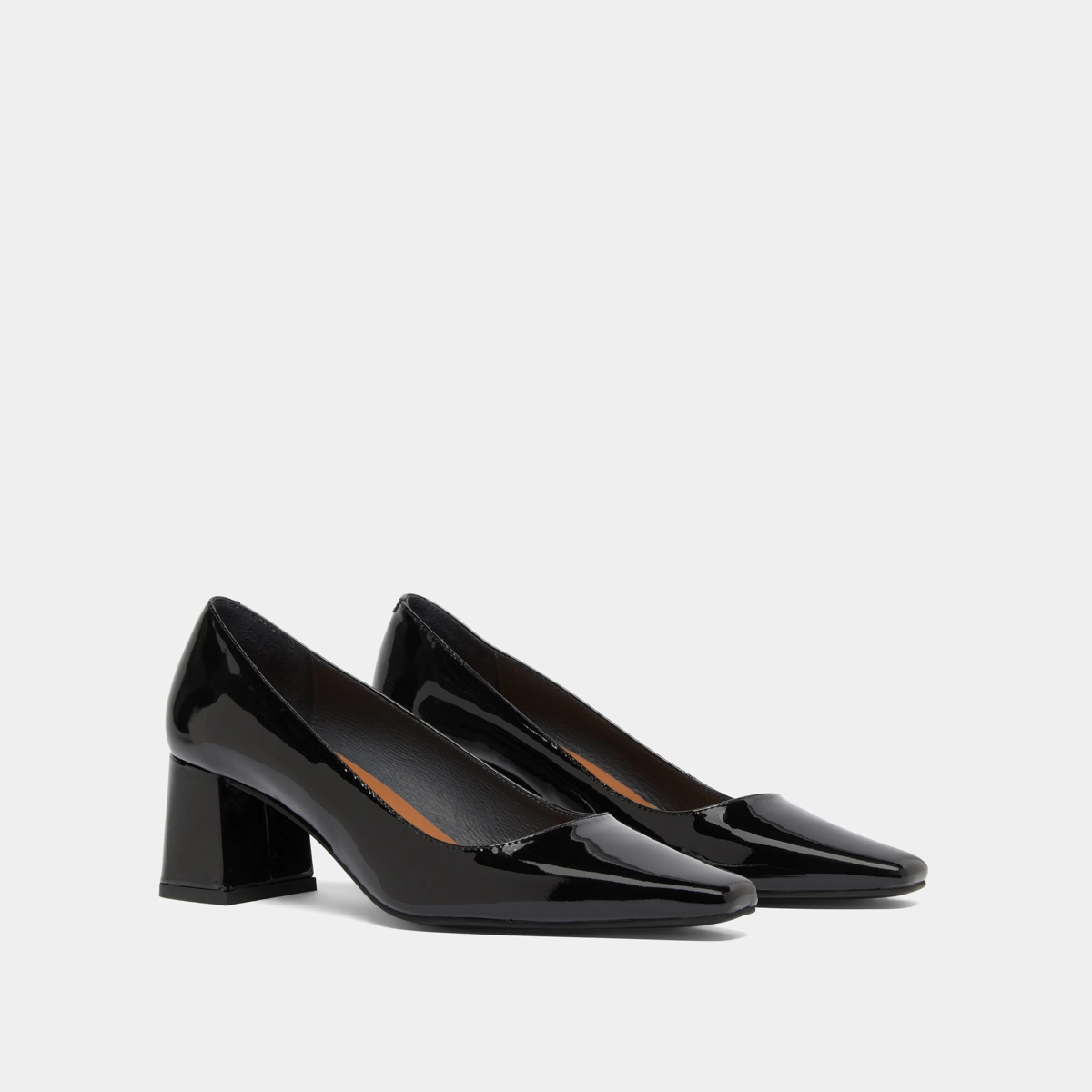 Heeled pumps in black patent | DULINA