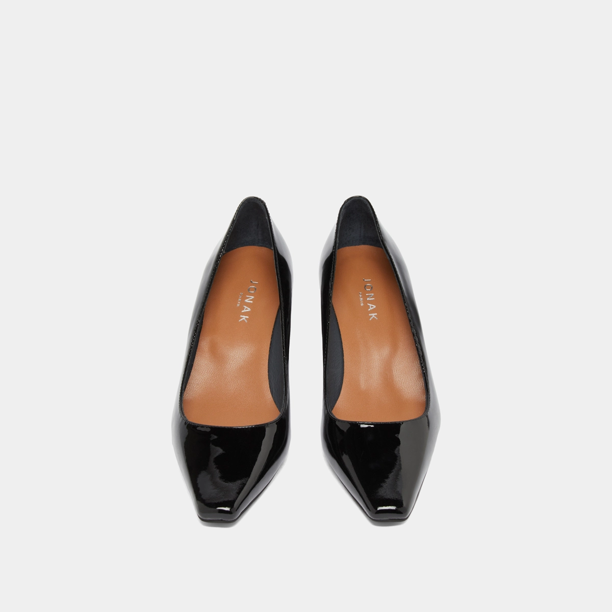 Heeled pumps in black patent | DULINA