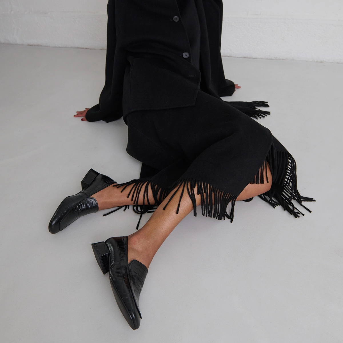 Loafers with rounded toes in black reptile leather | DYNAMIC