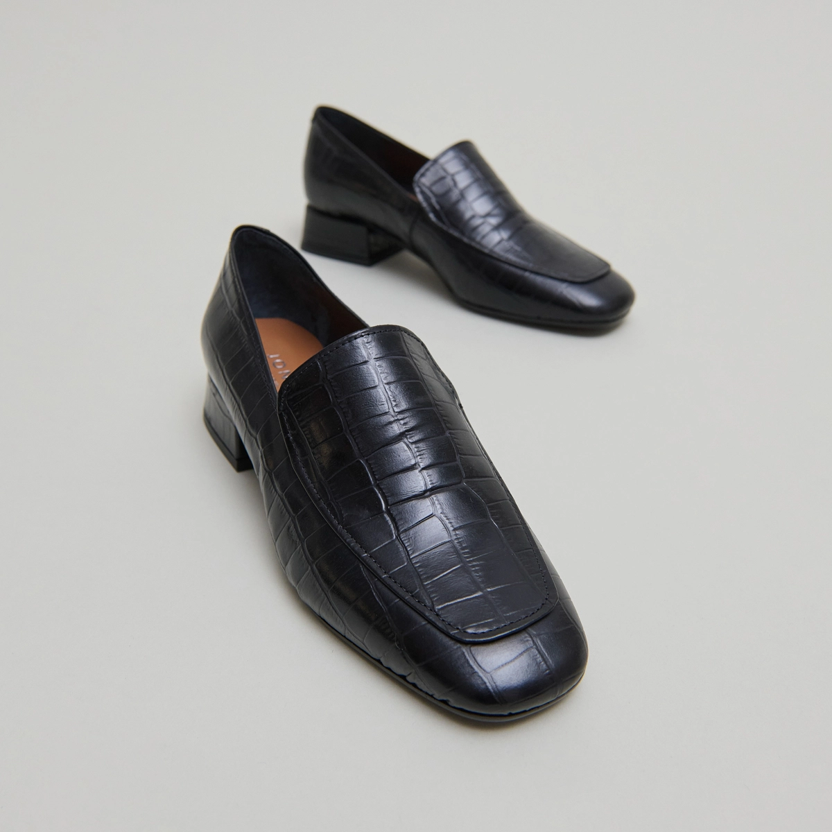 Loafers with rounded toes in black reptile leather | DYNAMIC