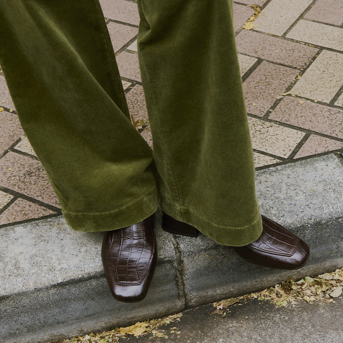 Loafers with rounded toes in brown reptile leather | DYNAMIC