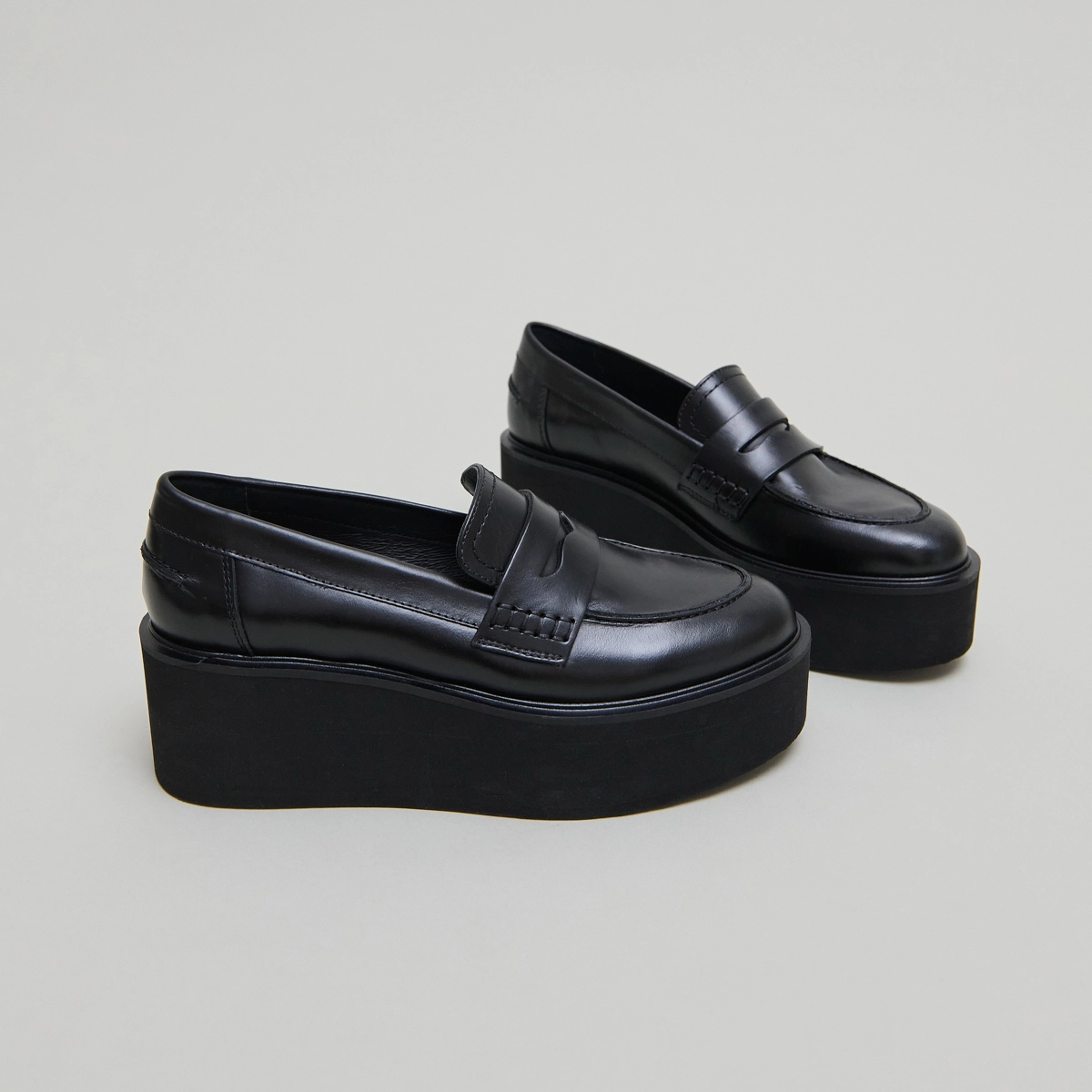 Wedge loafers in black leather | ANJA