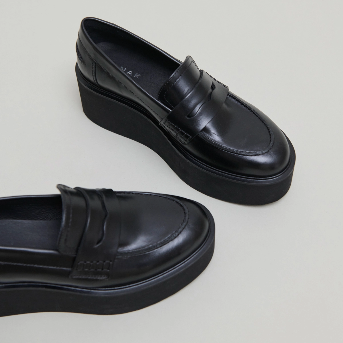 Wedge loafers in black leather | ANJA