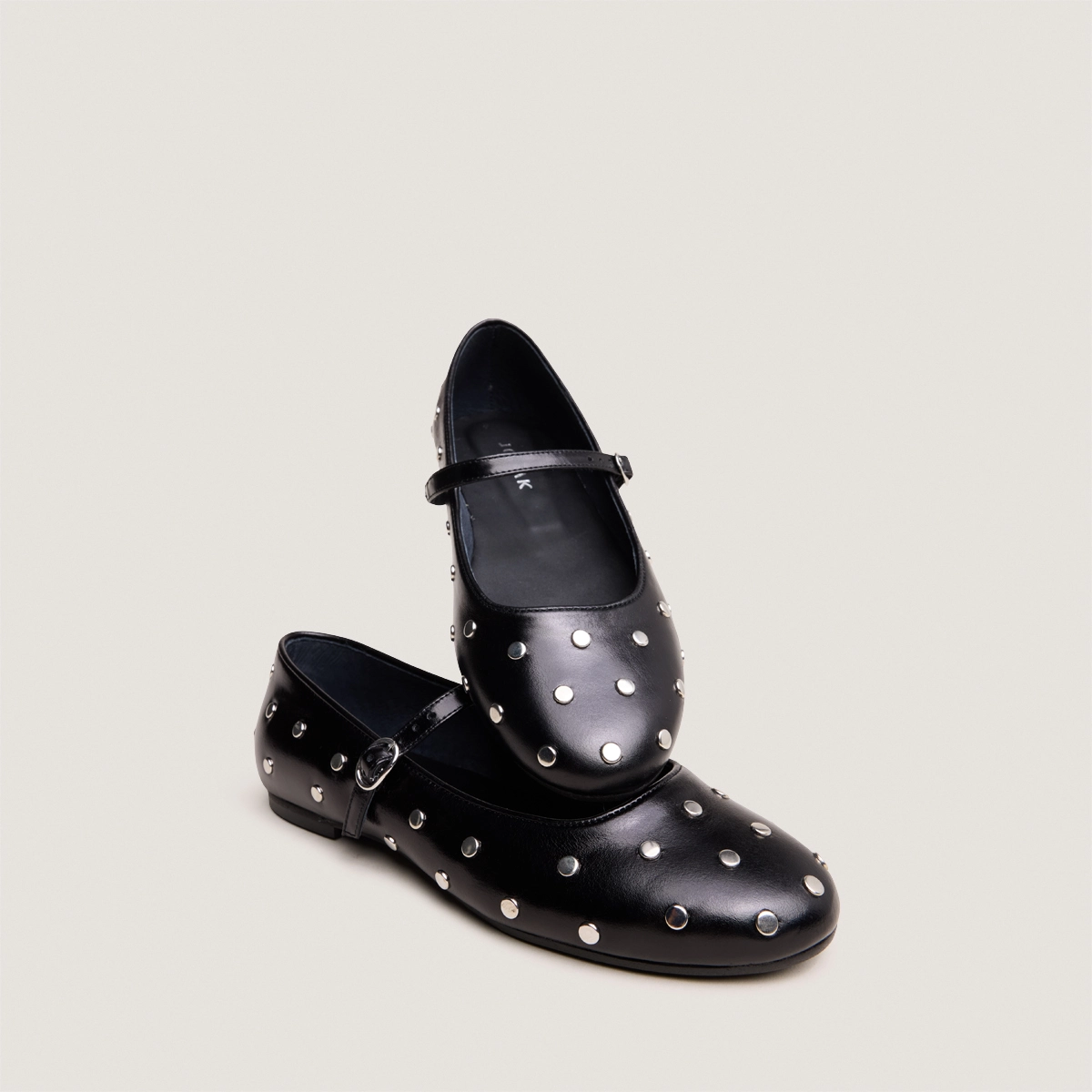 Ballet flats with straps in black leather | DANAELLE