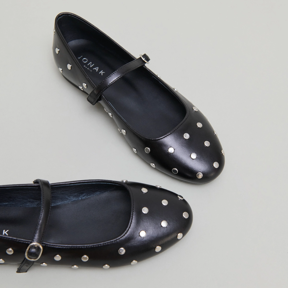 Ballet flats with straps in black leather | DANAELLE