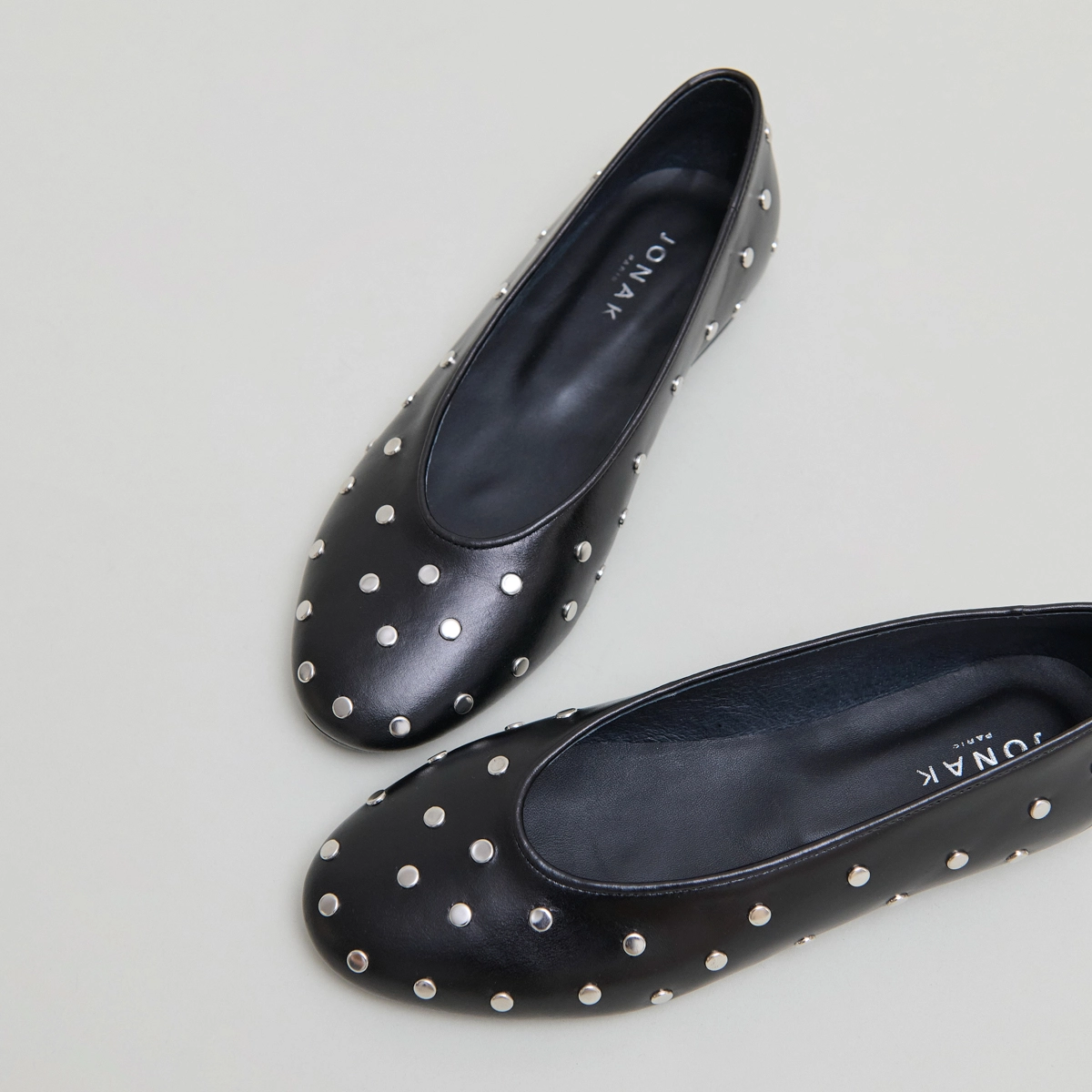 Ballet flats with silver details in black leather | DANIA