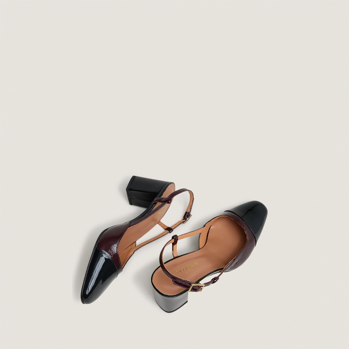 Heeled slingbacks in black patent leather and burgundy pleated patent | DHAPOP