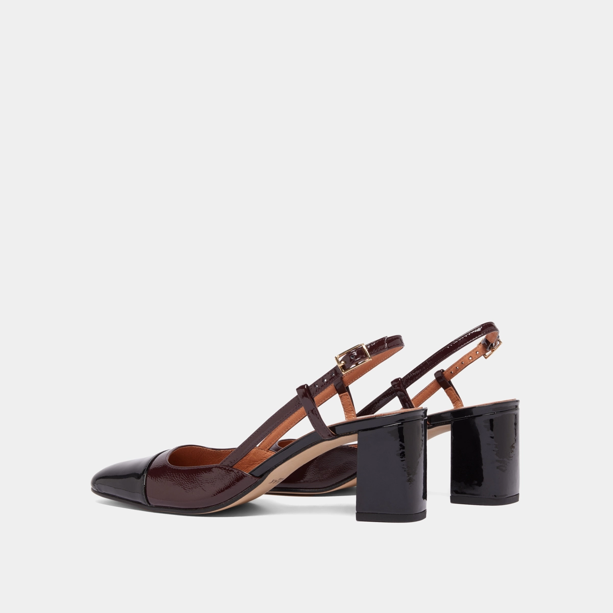 Heeled slingbacks in black patent leather and burgundy pleated patent | DHAPOP